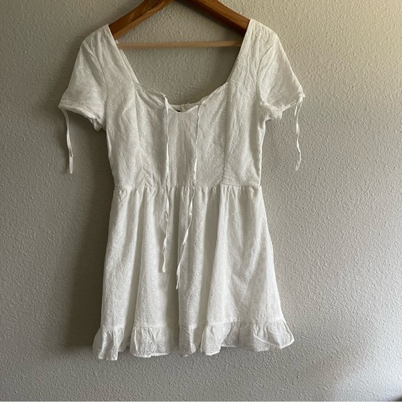 Cotton Eyelet Ruffle hem Dress - Picture 5 of 13